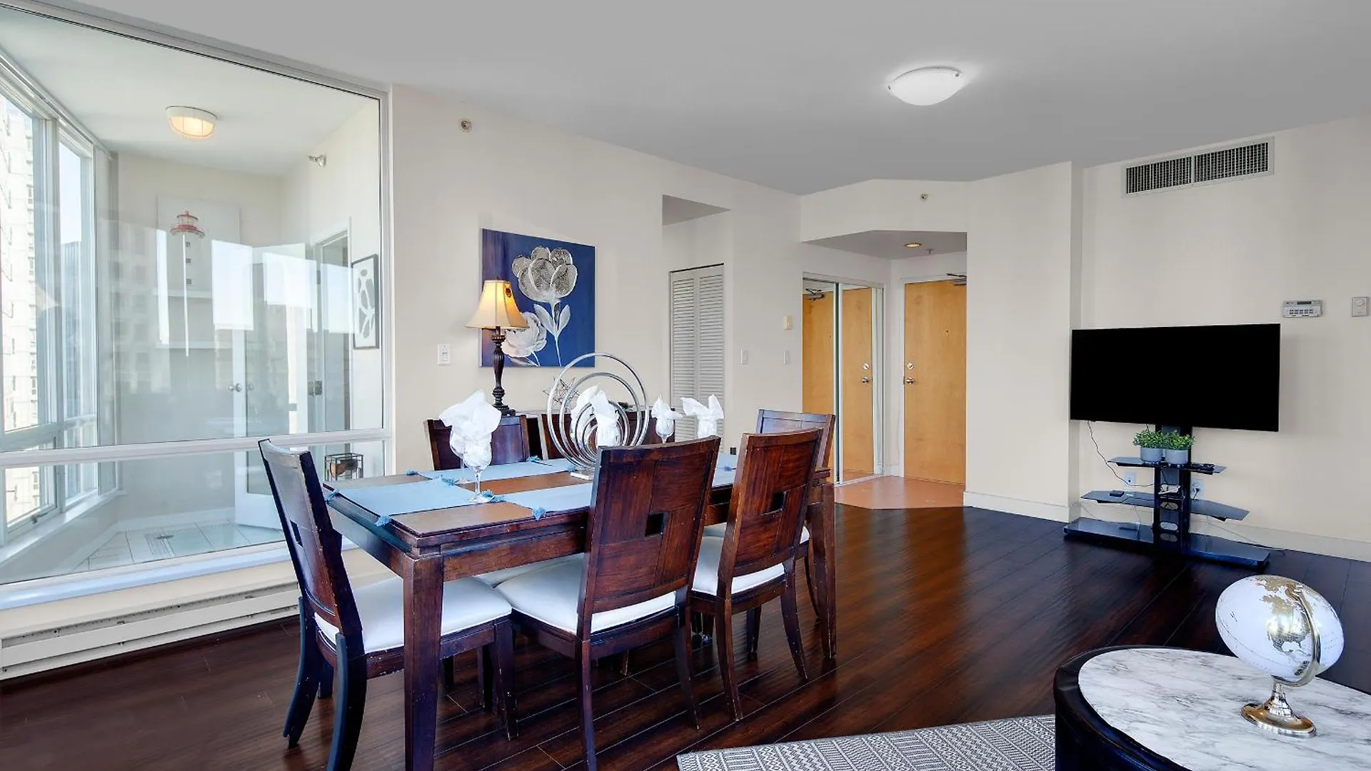 Breathtaking Downtown Condo With Stunning Harbor Views! Βανκούβερ