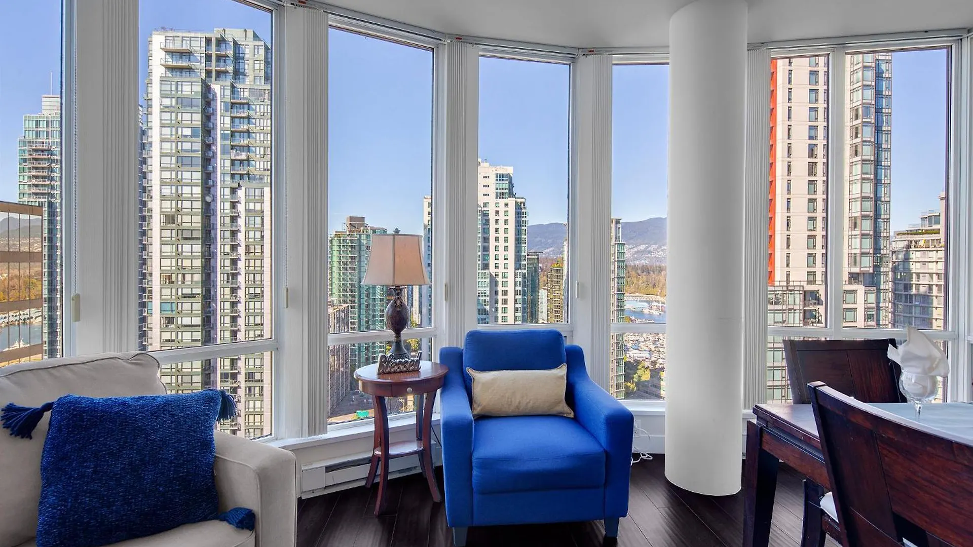 Breathtaking Downtown Condo With Stunning Harbor Views! Βανκούβερ